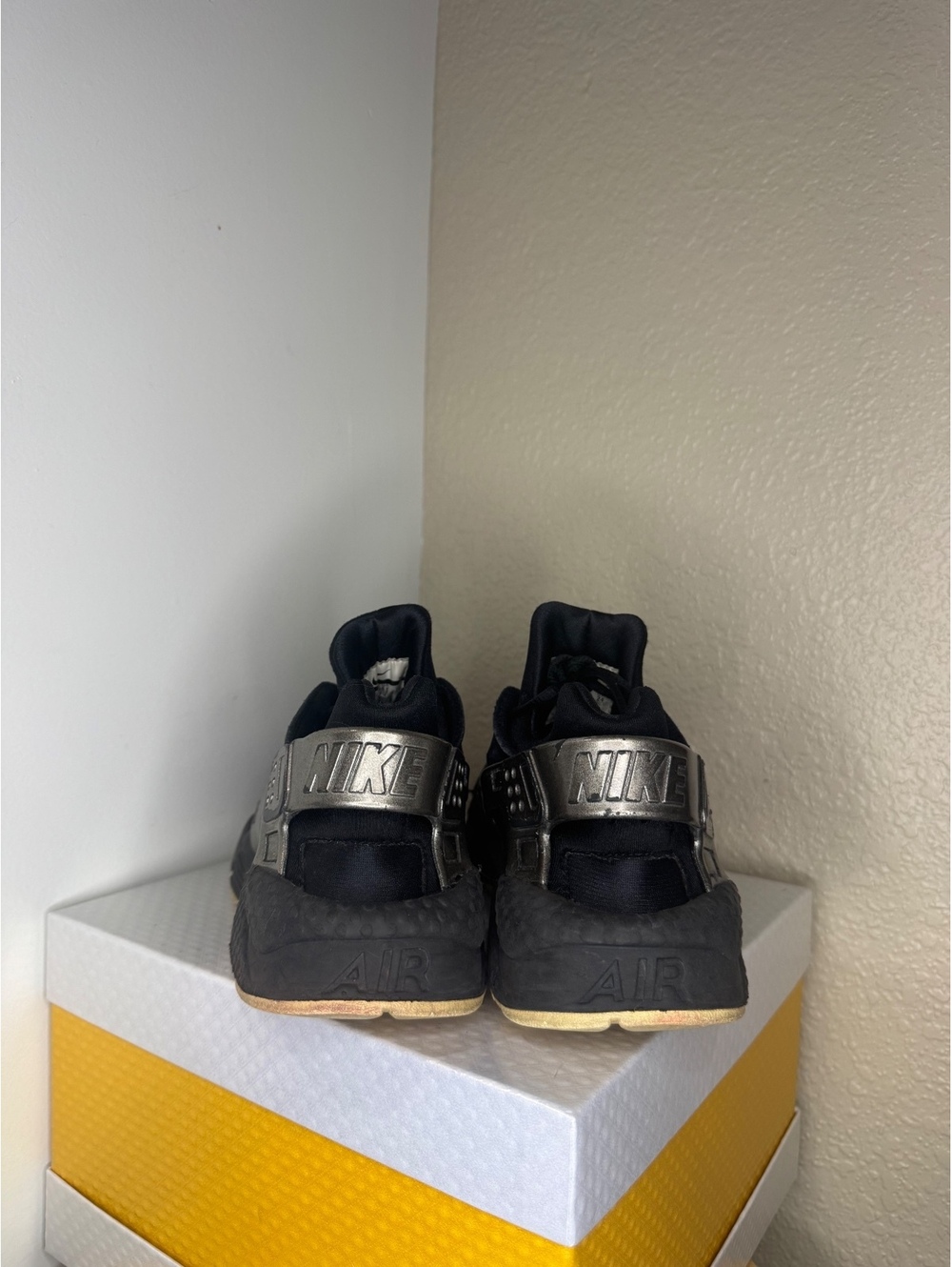 Nike Air Huarache Black Metallic Silver GS Youth Size 6Y Sneakers Used No Box - Picture 4 of 7